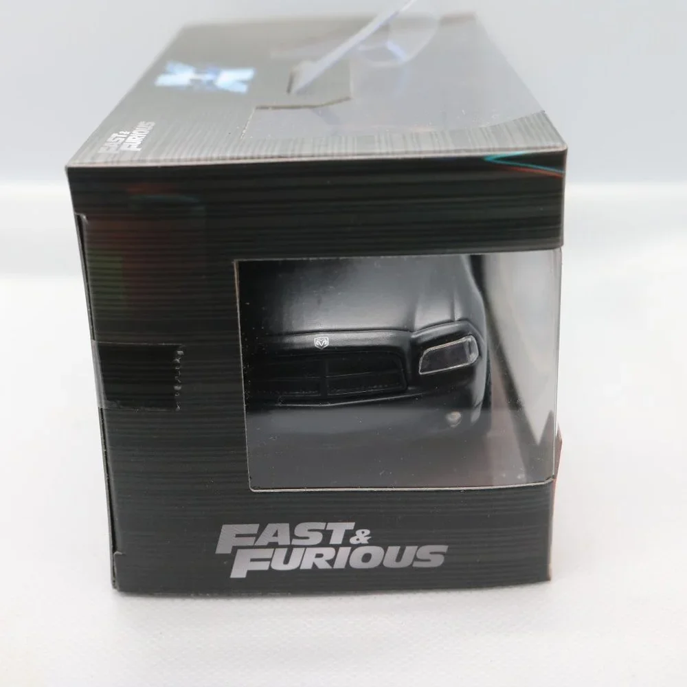 Fast & Furious 2006 Dodge Charger new in box 1:32 scale